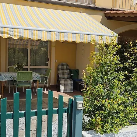 In Condominio Con 2 Piscine E Spiaggia Privata