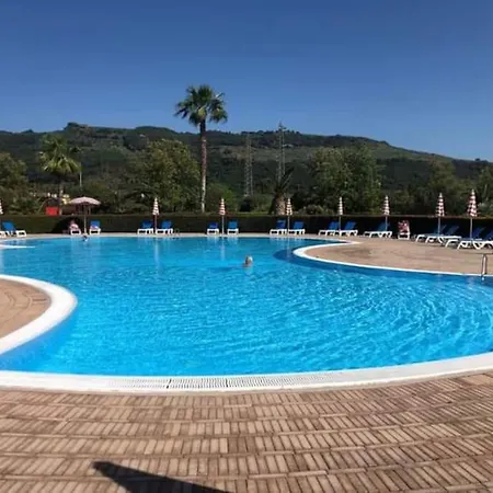 In Condominio Con 2 Piscine E Spiaggia Privata