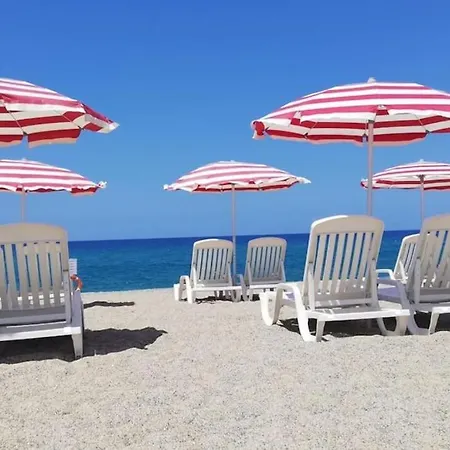 In Condominio Con 2 Piscine E Spiaggia Privata Feriehus