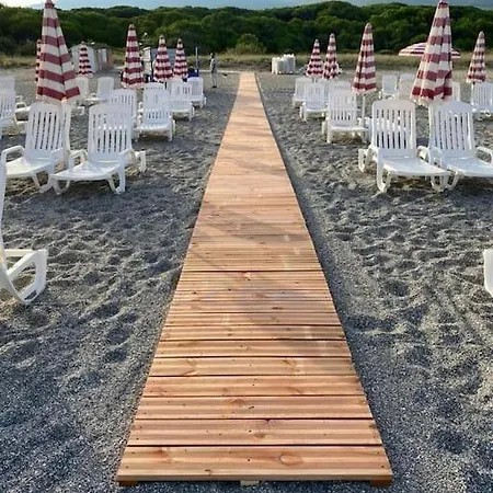 In Condominio Con 2 Piscine E Spiaggia Privata Feriehus