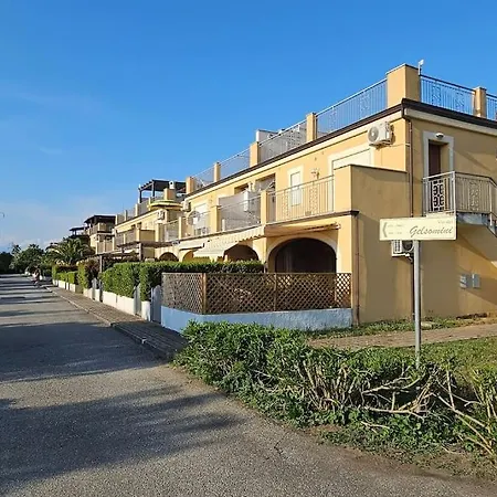 In Condominio Con 2 Piscine E Spiaggia Privata